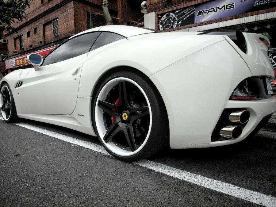  Ferrari California V-309 by Vorsteiner 2012 года  (фото 3 из 8)